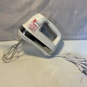 Cuisinart 5-Speed Hand Mixer 220W White One-Touch Slide Control New No Box